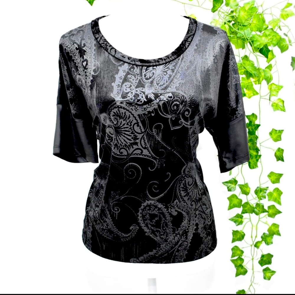 BKE Buckle Women’s (L) Velvet Paisley Top, Black